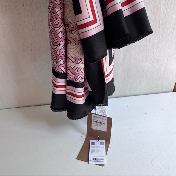 🔴SOLD🔴 BURBERRY Show it Off Bundle - Picture 8 of 16